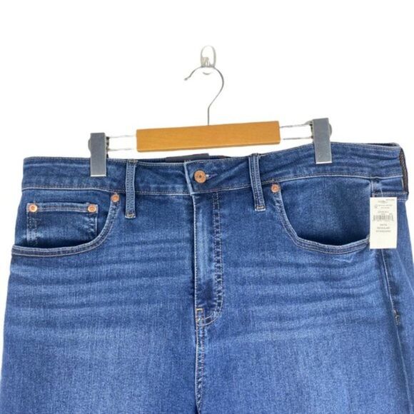 Gap Women's Classic Straight High Rise Stretch Med Indigo Wash Jeans US 34 18 RS - Picture 3 of 12